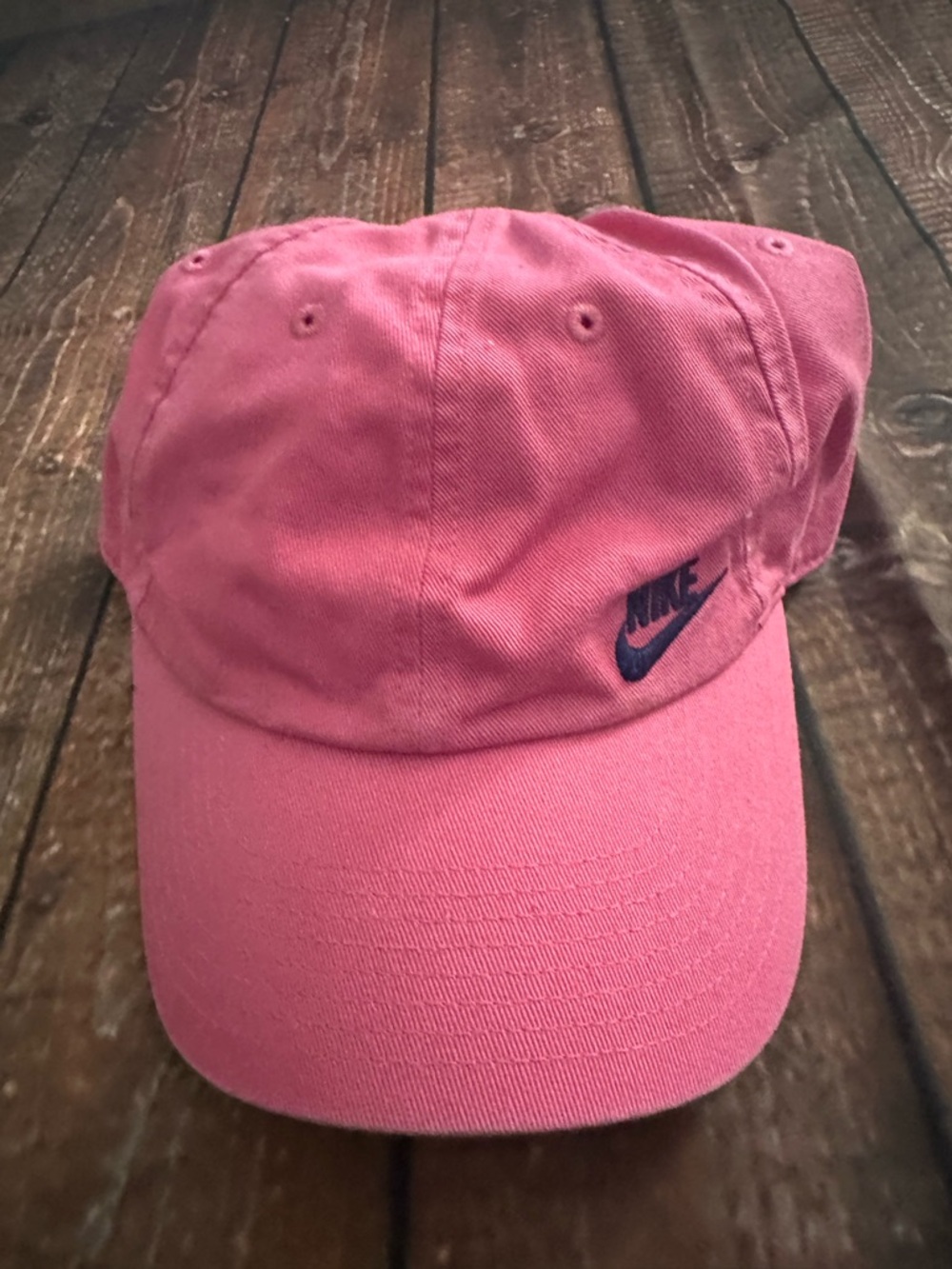 Nike Women’s Pink Logo Embroidered Baseball Cap blue logo